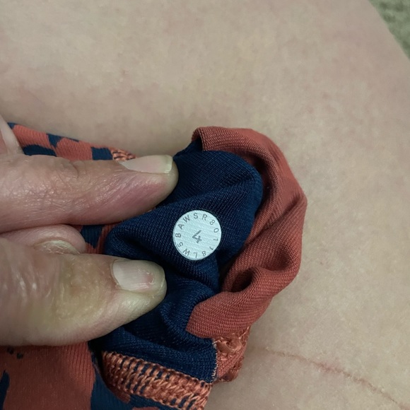 Lululemon Wunder Under Hi-Rise 7/8 Tight *Full-On Luon 25" size 4 - Picture 6 of 9